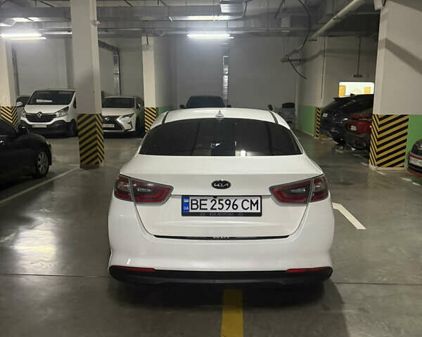 Білий Кіа Оптіма, об'ємом двигуна 2.36 л та пробігом 192 тис. км за 12500 $, фото 27 на Automoto.ua
