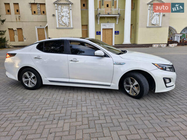 Білий Кіа Оптіма, об'ємом двигуна 2.36 л та пробігом 220 тис. км за 8600 $, фото 5 на Automoto.ua