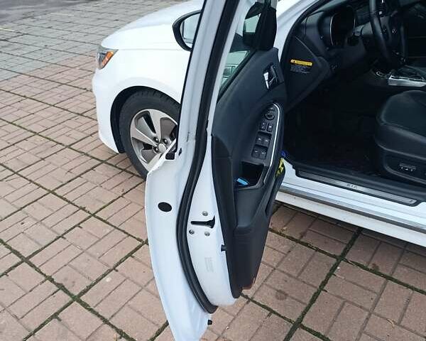 Белый Киа Оптима, объемом двигателя 2.36 л и пробегом 258 тыс. км за 10300 $, фото 36 на Automoto.ua