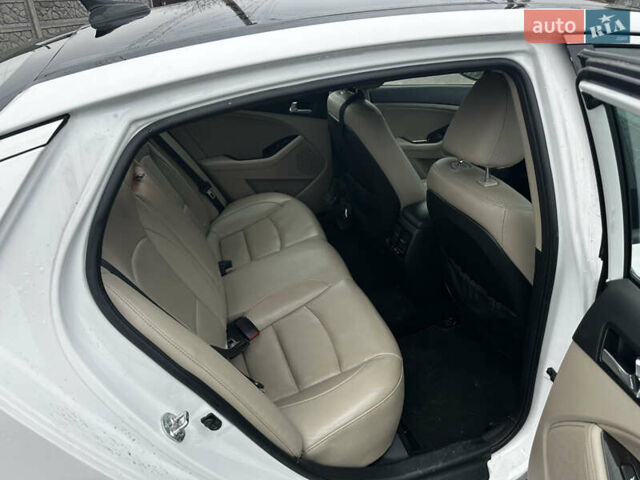 Белый Киа Оптима, объемом двигателя 2.36 л и пробегом 132 тыс. км за 10900 $, фото 4 на Automoto.ua