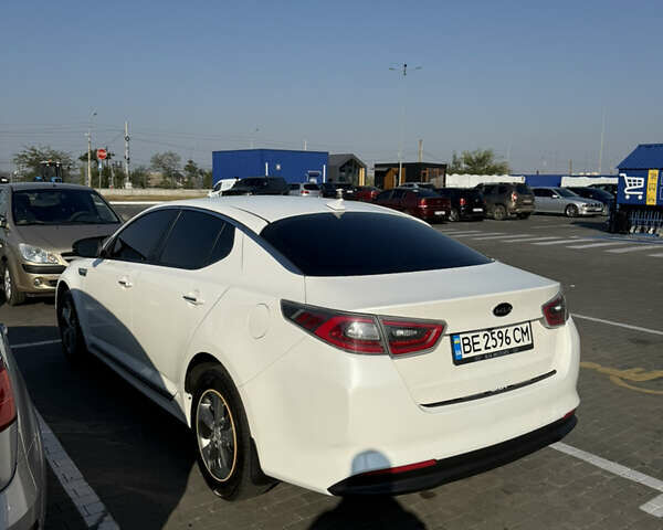 Білий Кіа Оптіма, об'ємом двигуна 2.36 л та пробігом 192 тис. км за 12500 $, фото 4 на Automoto.ua