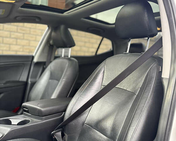 Білий Кіа Оптіма, об'ємом двигуна 2.4 л та пробігом 220 тис. км за 10200 $, фото 11 на Automoto.ua