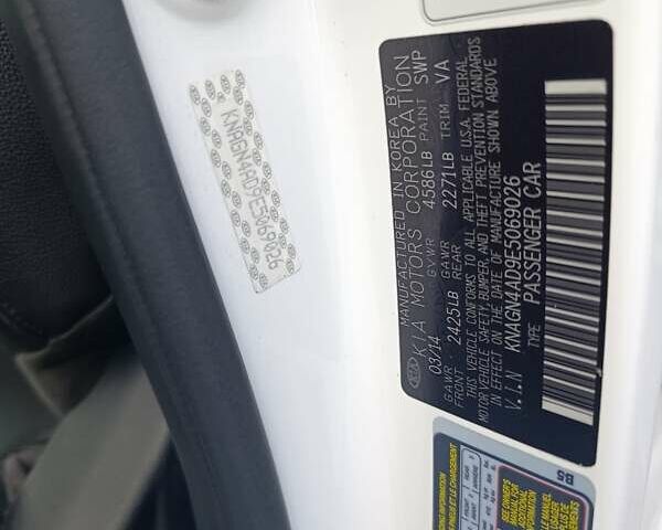 Белый Киа Оптима, объемом двигателя 2.36 л и пробегом 258 тыс. км за 10300 $, фото 46 на Automoto.ua