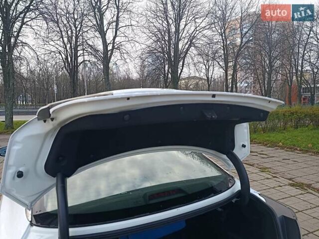 Белый Киа Оптима, объемом двигателя 2.36 л и пробегом 258 тыс. км за 10300 $, фото 45 на Automoto.ua