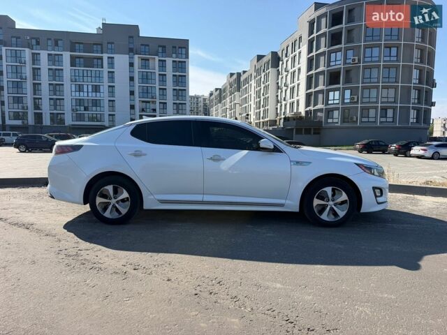 Белый Киа Оптима, объемом двигателя 2.36 л и пробегом 213 тыс. км за 9000 $, фото 4 на Automoto.ua