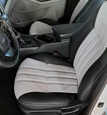 Белый Киа Оптима, объемом двигателя 2.4 л и пробегом 160 тыс. км за 10200 $, фото 10 на Automoto.ua