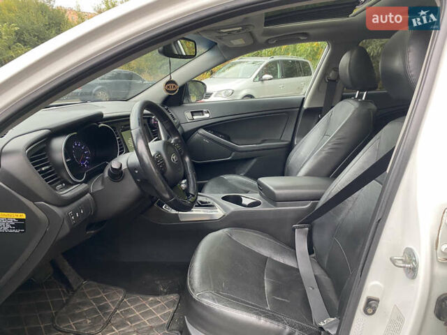 Білий Кіа Оптіма, об'ємом двигуна 2.36 л та пробігом 235 тис. км за 8800 $, фото 12 на Automoto.ua