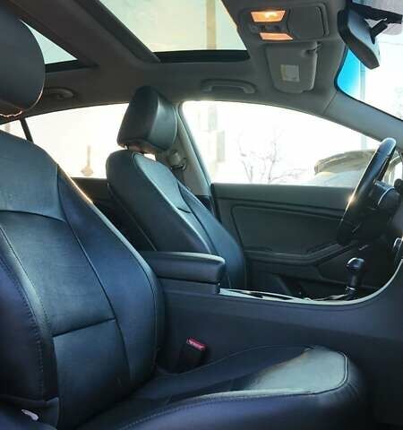 Білий Кіа Оптіма, об'ємом двигуна 2 л та пробігом 280 тис. км за 10400 $, фото 6 на Automoto.ua