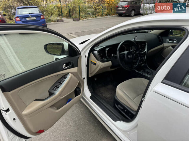 Білий Кіа Оптіма, об'ємом двигуна 2.4 л та пробігом 200 тис. км за 9800 $, фото 9 на Automoto.ua
