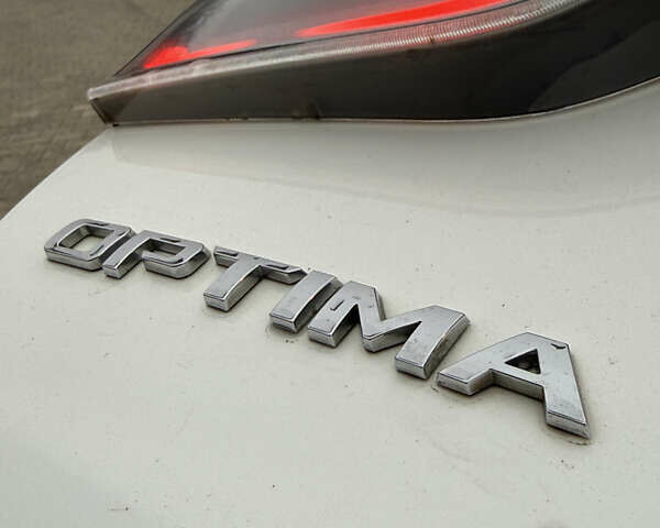 Белый Киа Оптима, объемом двигателя 2.36 л и пробегом 181 тыс. км за 9800 $, фото 9 на Automoto.ua