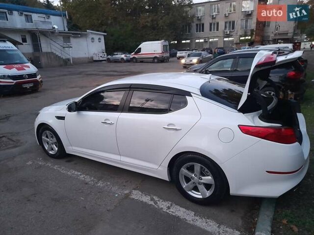 Белый Киа Оптима, объемом двигателя 2.36 л и пробегом 270 тыс. км за 10000 $, фото 2 на Automoto.ua