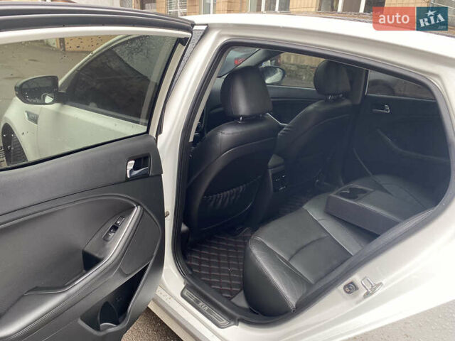 Белый Киа Оптима, объемом двигателя 2.4 л и пробегом 230 тыс. км за 8800 $, фото 5 на Automoto.ua