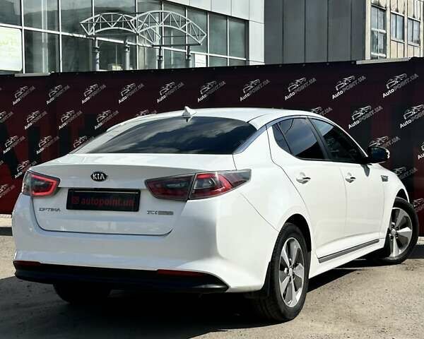 Кіа Оптіма 2014 у Сумах на Automoto.ua Білий Кіа Оптіма, об'ємом двигуна 2.36 л та пробігом 179 тис. км за 10500 $, фото 7 на Automoto.ua
