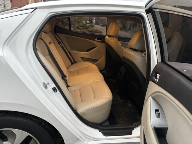 Білий Кіа Оптіма, об'ємом двигуна 2.4 л та пробігом 188 тис. км за 8800 $, фото 21 на Automoto.ua