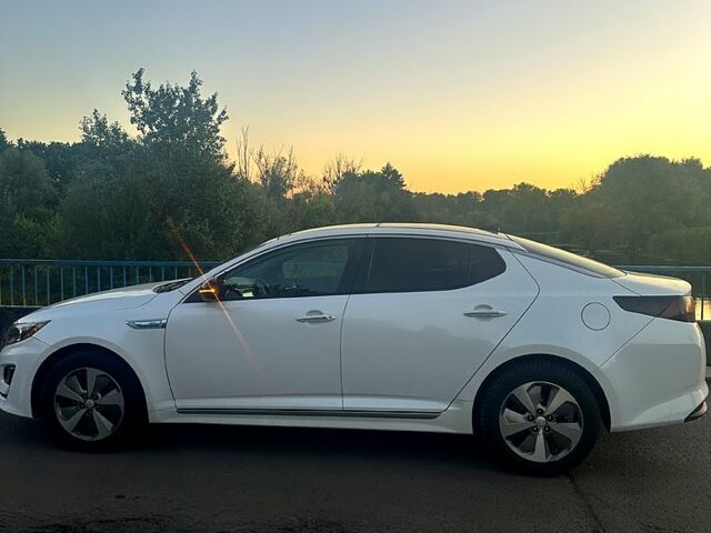 Белый Киа Оптима, объемом двигателя 2.4 л и пробегом 229 тыс. км за 11800 $, фото 2 на Automoto.ua