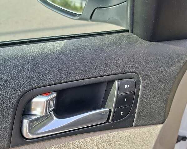 Белый Киа Оптима, объемом двигателя 2.36 л и пробегом 175 тыс. км за 9500 $, фото 13 на Automoto.ua