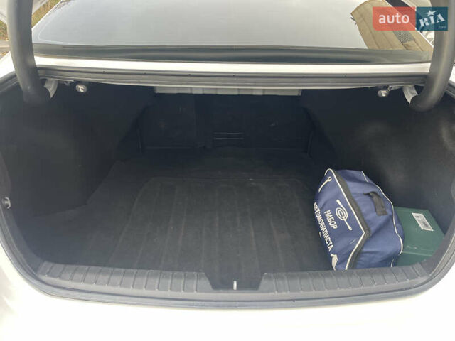 Білий Кіа Оптіма, об'ємом двигуна 2 л та пробігом 173 тис. км за 12800 $, фото 18 на Automoto.ua