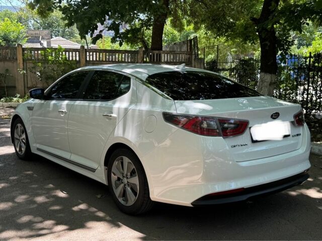 Киа Оптима 2015 в Одессе на Automoto.ua Белый Киа Оптима, объемом двигателя 2.4 л и пробегом 82 тыс. км за 13200 $, фото 7 на Automoto.ua