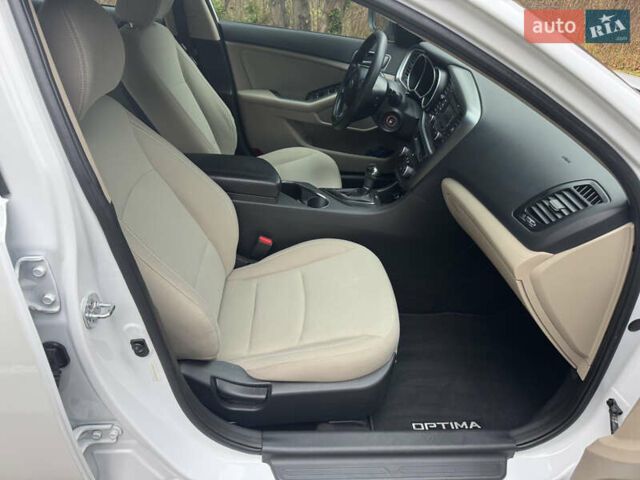 Білий Кіа Оптіма, об'ємом двигуна 2.36 л та пробігом 121 тис. км за 8950 $, фото 16 на Automoto.ua