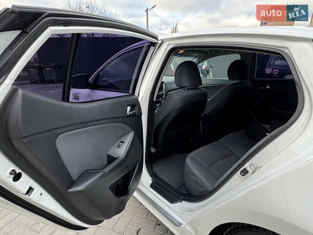 Белый Киа Оптима, объемом двигателя 2.4 л и пробегом 152 тыс. км за 10500 $, фото 15 на Automoto.ua