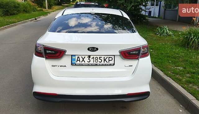 Белый Киа Оптима, объемом двигателя 2.4 л и пробегом 147 тыс. км за 10200 $, фото 3 на Automoto.ua