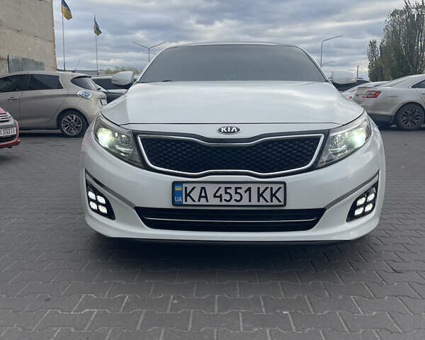 Білий Кіа Оптіма, об'ємом двигуна 2 л та пробігом 173 тис. км за 12800 $, фото 7 на Automoto.ua