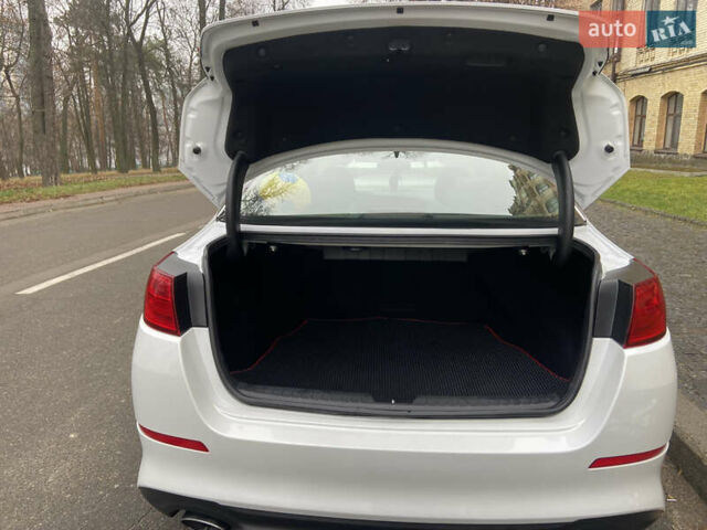 Білий Кіа Оптіма, об'ємом двигуна 2.4 л та пробігом 194 тис. км за 10500 $, фото 3 на Automoto.ua