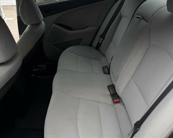 Білий Кіа Оптіма, об'ємом двигуна 2.36 л та пробігом 270 тис. км за 7000 $, фото 7 на Automoto.ua