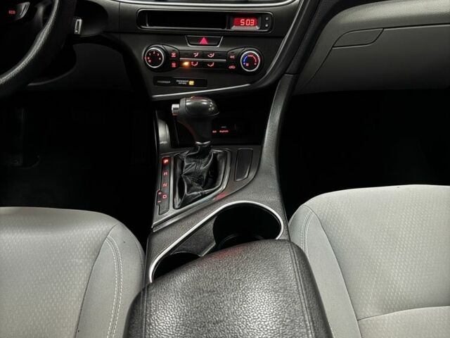 Білий Кіа Оптіма, об'ємом двигуна 2.4 л та пробігом 88 тис. км за 9800 $, фото 12 на Automoto.ua