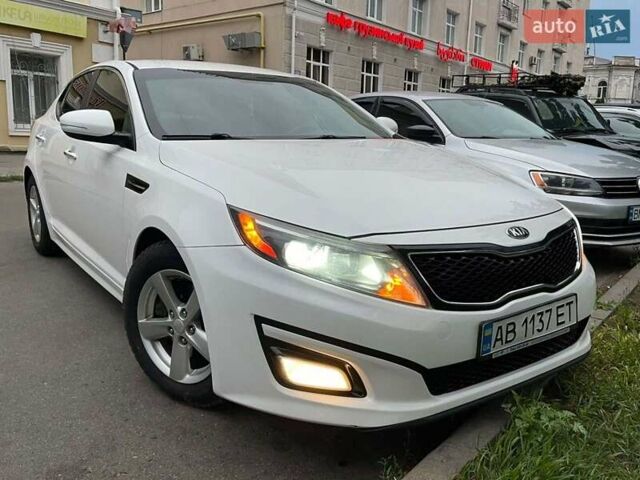 Білий Кіа Оптіма, об'ємом двигуна 2.4 л та пробігом 142 тис. км за 10800 $, фото 6 на Automoto.ua
