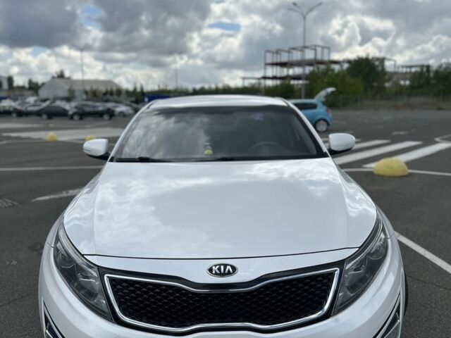 Білий Кіа Оптіма, об'ємом двигуна 2 л та пробігом 133 тис. км за 12000 $, фото 8 на Automoto.ua