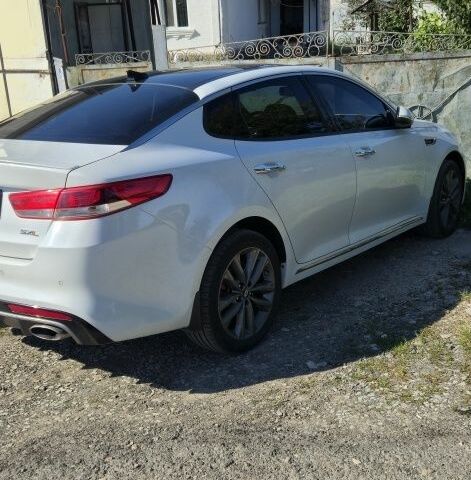 Белый Киа Оптима, объемом двигателя 2 л и пробегом 174 тыс. км за 13000 $, фото 1 на Automoto.ua