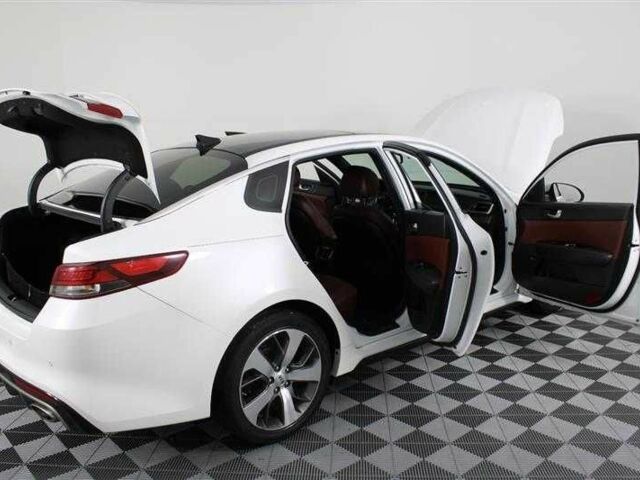 Киа Оптима 2015 в Киеве на Automoto.ua Белый Киа Оптима, объемом двигателя 2 л и пробегом 66 тыс. км за 10500 $, фото 1 на Automoto.ua