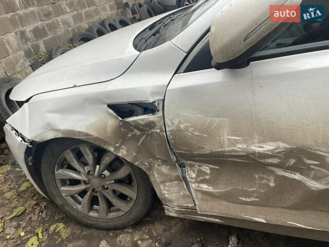 Белый Киа Оптима, объемом двигателя 2.36 л и пробегом 220 тыс. км за 4500 $, фото 1 на Automoto.ua