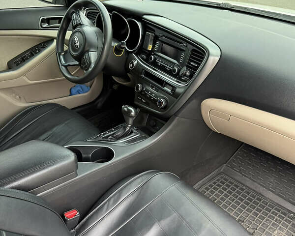 Білий Кіа Оптіма, об'ємом двигуна 2.36 л та пробігом 151 тис. км за 9450 $, фото 8 на Automoto.ua