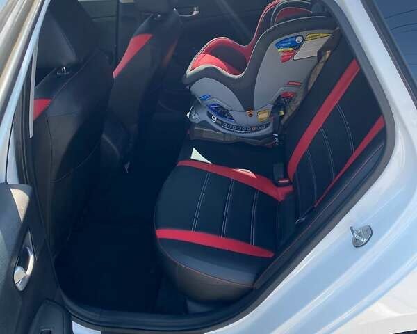 Белый Киа Оптима, объемом двигателя 2.4 л и пробегом 120 тыс. км за 9500 $, фото 7 на Automoto.ua