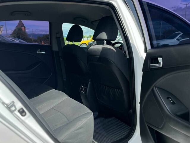 Белый Киа Оптима, объемом двигателя 2.4 л и пробегом 103 тыс. км за 10500 $, фото 11 на Automoto.ua