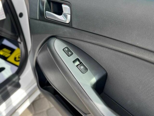 Белый Киа Оптима, объемом двигателя 2.4 л и пробегом 103 тыс. км за 10500 $, фото 9 на Automoto.ua