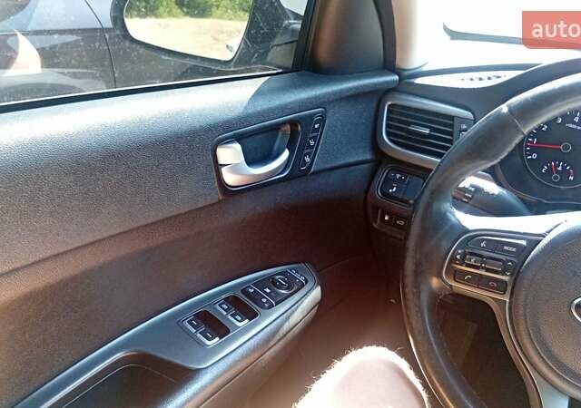 Белый Киа Оптима, объемом двигателя 1.6 л и пробегом 117 тыс. км за 11800 $, фото 9 на Automoto.ua