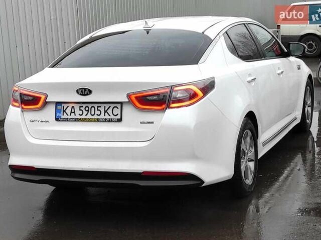 Белый Киа Оптима, объемом двигателя 0 л и пробегом 217 тыс. км за 11000 $, фото 2 на Automoto.ua