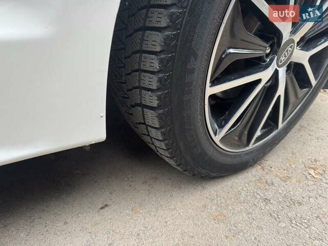 Білий Кіа Оптіма, об'ємом двигуна 2.36 л та пробігом 121 тис. км за 8950 $, фото 11 на Automoto.ua