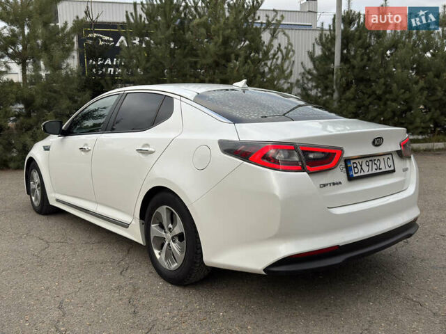Белый Киа Оптима, объемом двигателя 2.4 л и пробегом 152 тыс. км за 10500 $, фото 3 на Automoto.ua