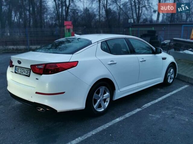 Білий Кіа Оптіма, об'ємом двигуна 2.36 л та пробігом 135 тис. км за 8800 $, фото 16 на Automoto.ua