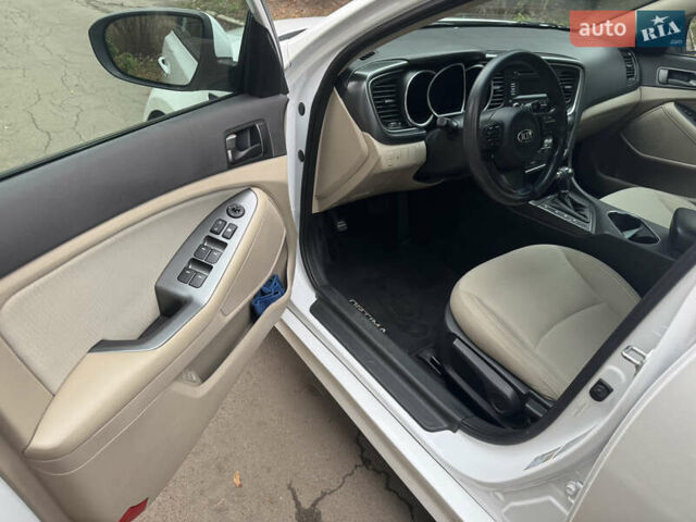 Білий Кіа Оптіма, об'ємом двигуна 2.36 л та пробігом 121 тис. км за 8950 $, фото 22 на Automoto.ua