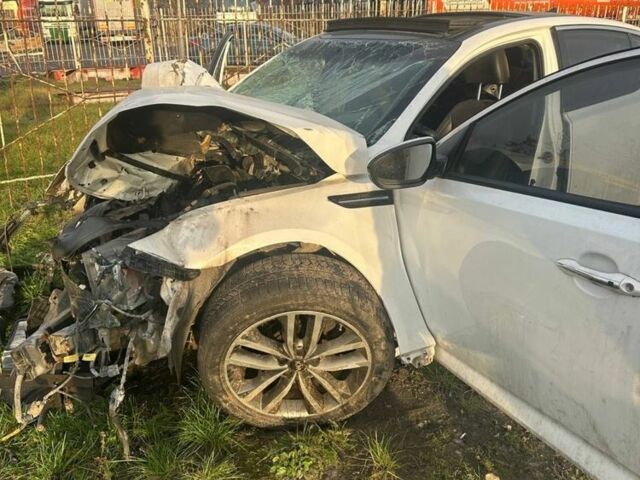 Белый Киа Оптима, объемом двигателя 1.7 л и пробегом 200 тыс. км за 3000 $, фото 2 на Automoto.ua