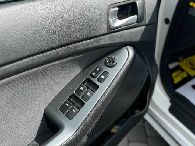 Белый Киа Оптима, объемом двигателя 2.4 л и пробегом 103 тыс. км за 10500 $, фото 17 на Automoto.ua