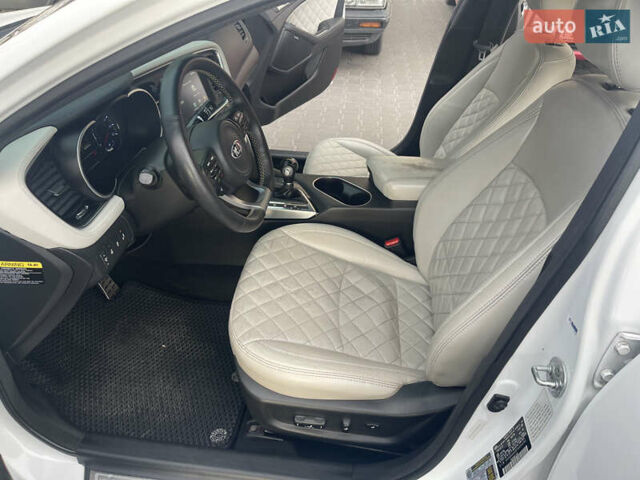 Білий Кіа Оптіма, об'ємом двигуна 2 л та пробігом 173 тис. км за 12800 $, фото 11 на Automoto.ua