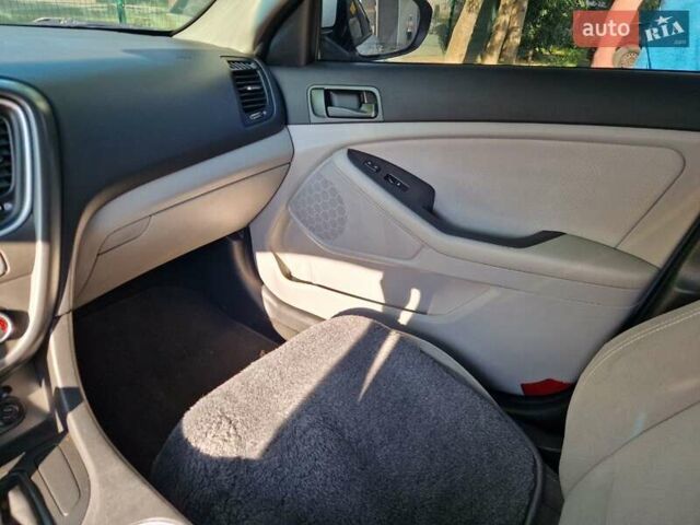 Белый Киа Оптима, объемом двигателя 2.36 л и пробегом 165 тыс. км за 9890 $, фото 16 на Automoto.ua