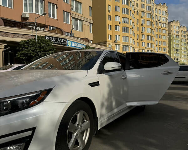 Белый Киа Оптима, объемом двигателя 2.4 л и пробегом 150 тыс. км за 9400 $, фото 4 на Automoto.ua