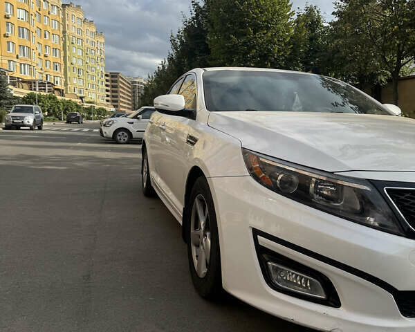 Белый Киа Оптима, объемом двигателя 2.4 л и пробегом 150 тыс. км за 9400 $, фото 6 на Automoto.ua